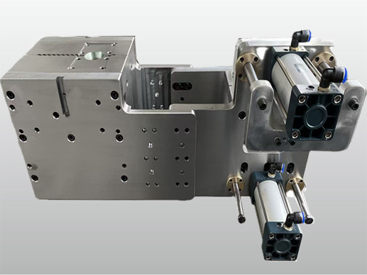 AUTOMATIC DEFLASHING BLOW MOLD